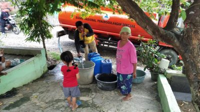 Sumur Warga Kutawaru Tercemar, BPBD Kirim Air Bersih