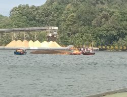 Kapal Pengayoman IV Terbalik