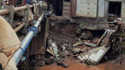 Jembatan Rusak Akibat Banjir