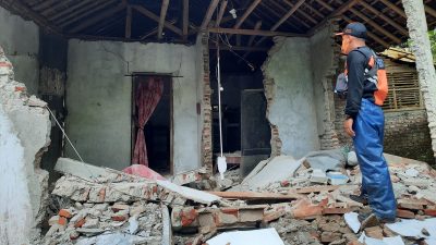 Tanah Bergerak Rusak 5 Rumah Warga