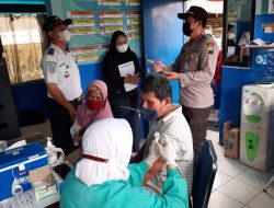 Awak Bus dan Pedagang Terminal Divaksin