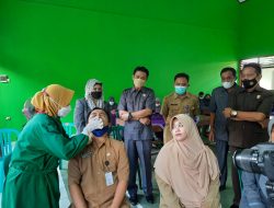 Swab Guru dan Siswa Secara Acak