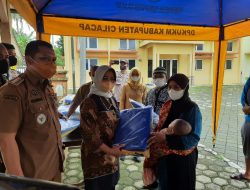 PKL Cilacap Terima Tenda Untuk Recovery Ekonomi