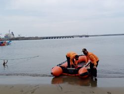 2 Orang Nelayan Tersapu Ombak