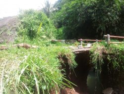 Jembatan Nyaris Putus Dihantam Hujan Deras