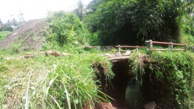 Jembatan Nyaris Putus Dihantam Hujan Deras