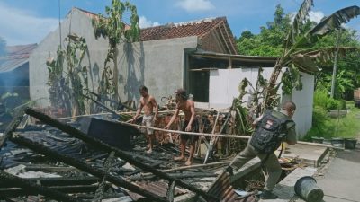 Konslet Bakar Rumah Warga