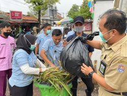 Staf RSUD Majenang Bersihkan Sampah