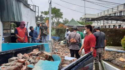 Satpol PP Bongkar Paksa Bangunan Liar