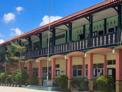 Tanpa Sinyal, Siswa Belajar Kelompok
