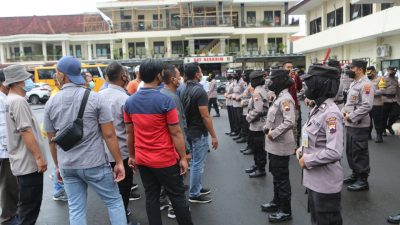 Kepung Polres Cilacap, Warga Dihalau Petugas