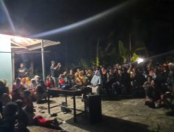 Keluarga Bagas Gelar Nobar