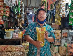Jelang Puasa, Pedagang Minyak Goreng Bingung
