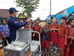 Uang Receh Minim di Kampung Laut