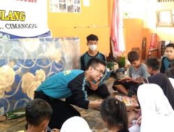 Pengungsi Dihibur Siswa SMK Komputama