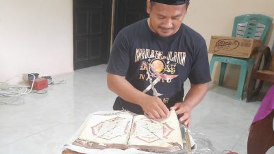 Warga Cilacap Simpan Al Quran Kuno