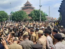 Kades dan Perangkat Desa Cilacap Tuntut THR