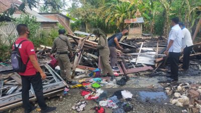 Tungku Dapur Bakar Rumah Sampai Ludes