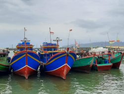 Kapal Nelayan Terbalik, 10 ABK Selamat
