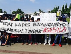 Warga Tuntut Kades Binangun Dicopot