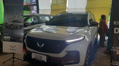 Review Wuling Almaz. Mobil Pintar Digital