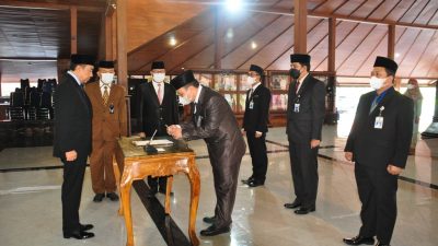Bupati Cilacap Lantik 5 Pejabat