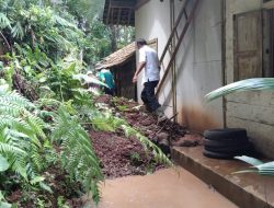 Tanah Bergerak Ancam 3 Rumah