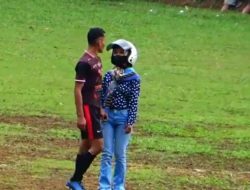 Fakta Siti Aminah. Perempuan Yang Jemput Suami Saat Main Bola