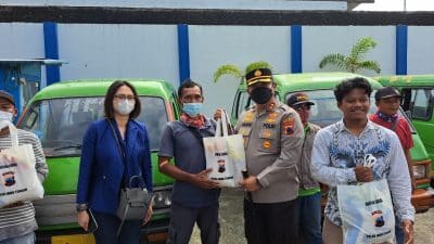 Polres Bagikan Bansos dari Polda Jateng