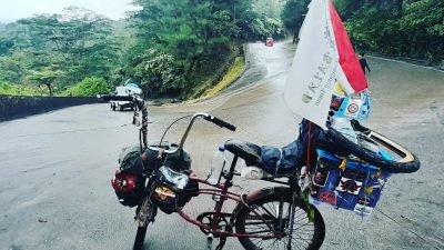 Dorong Sepeda Sepanjang Sitinjau Lauik. Anak Cilacap Gowes Sampai Sabang
