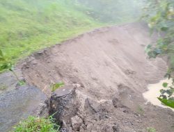 Jalan Cilacap Banyumas Putus. Amblas 40 Meter