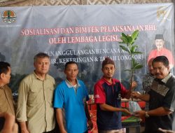 Sunarna Kucurkan Bibit Pohon. Kurangi Ancaman Banjir