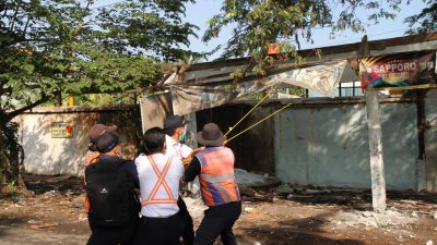 KAI Tertibkan Bangunan Liar