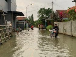 Remuk. Banjir Datang Lagi Saat Masih Ada Genangan