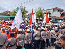 Aksi Buruh Berjalan Panas. Tolah Penurunan Upah