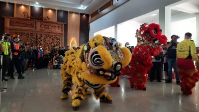 Imlek, Barongsai Main di Stasiun Purwokerto