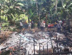 Rumah Nenek Tua Habis Terbakar