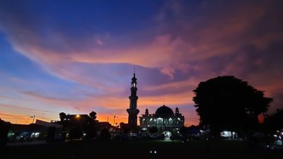 2 Imam Pimpin Sholat Tarawih. Kok Bisa?