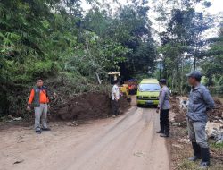 Longsor Mulai Tertangani. Jalan Majenang-Salem Terbuka