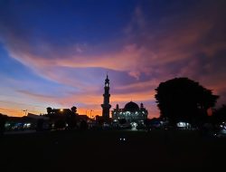 Warga Cilacap Serempak Gelar Sholat Taraweh