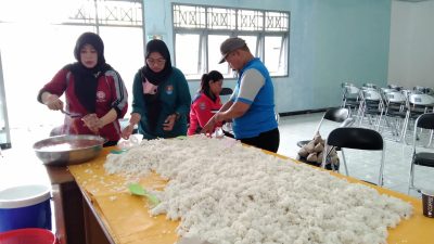 Pengungsi Bertambah Banyak Meski Air Surut