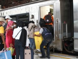 Senin, Puncak Arus Balik Penumpang Kereta