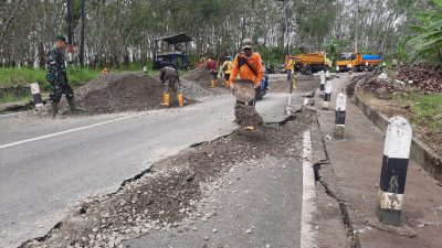 Jalan Alternatif Amblas. Akibat Hujan Deras