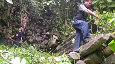 Gunung Padang di Cilacap. Tumpukan Batu Untuk Bangun Istana?