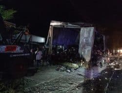 Mobil Permen Mulai Terbakar di Banyumas