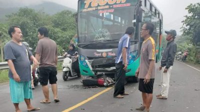 Bus Tabrak Pemotor