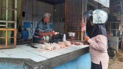 Jelang Puasa, Harga Daging Ayam Naik Drastis