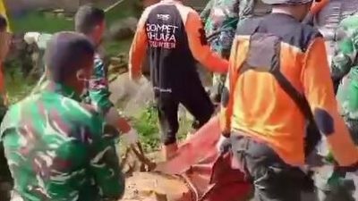 Korban Banjir Longsor Pekalongan Ada 25 Orang. Tim Masih Cari Korban Hilang