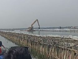 Belum Selesai Tangerang, Pagar Laut Misterius Muncul di Bekasi