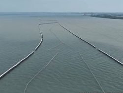 Terungkap. Pemagaran Laut Pakai Excavator